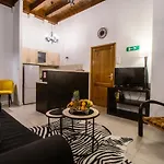 Niko, Daire Dubrovnik
