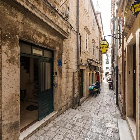 Niko, Dubrovnik