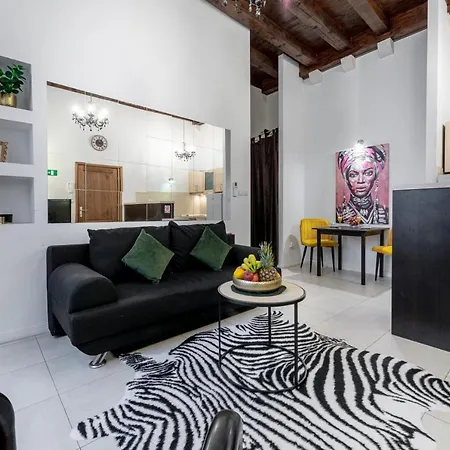 Niko, Apartment *