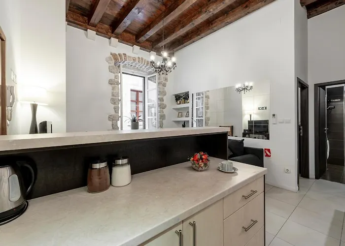 Niko, アパート *